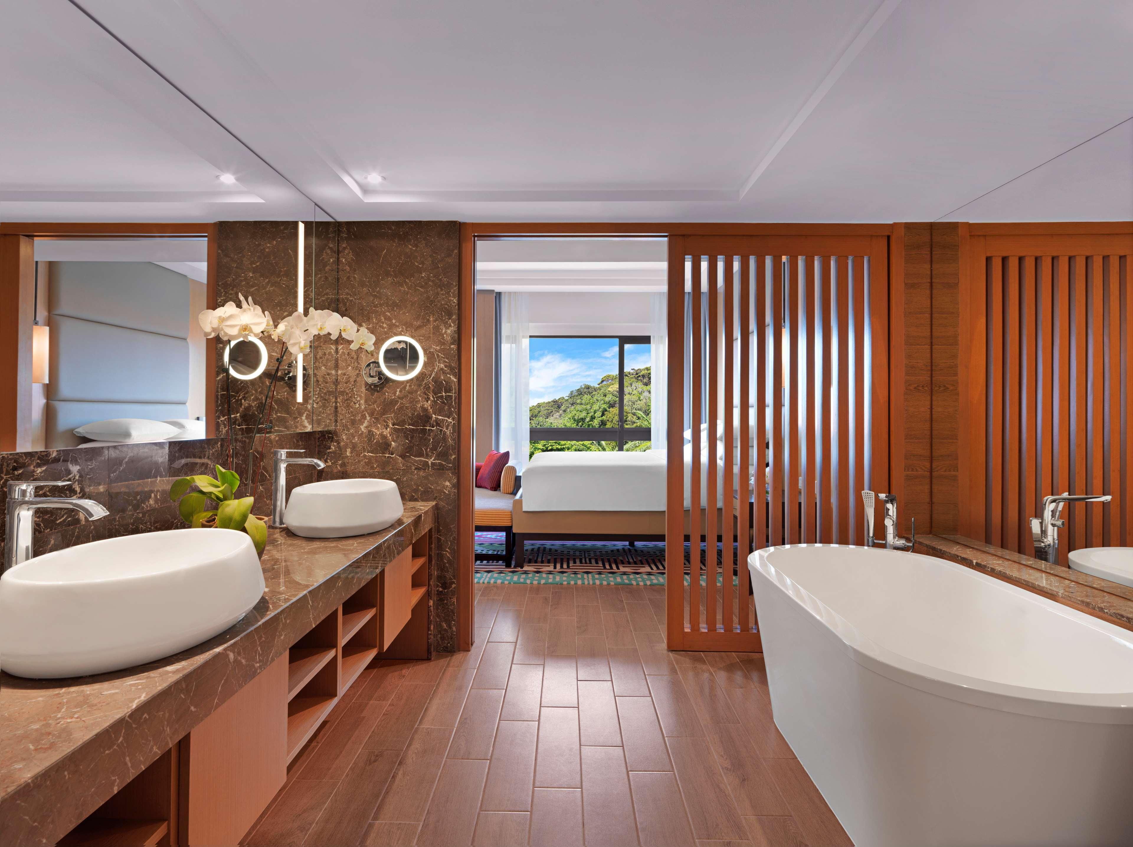 关丹凯悦酒店 外观 照片 Deluxe Suite bathroom