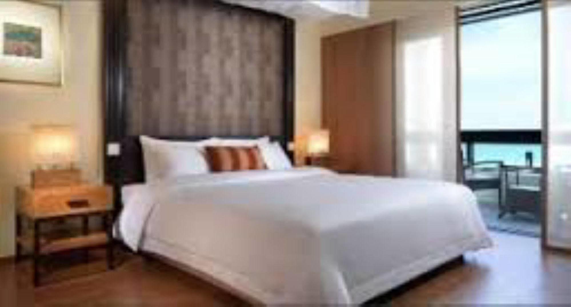 关丹凯悦酒店 外观 照片 A bedroom at the hotel