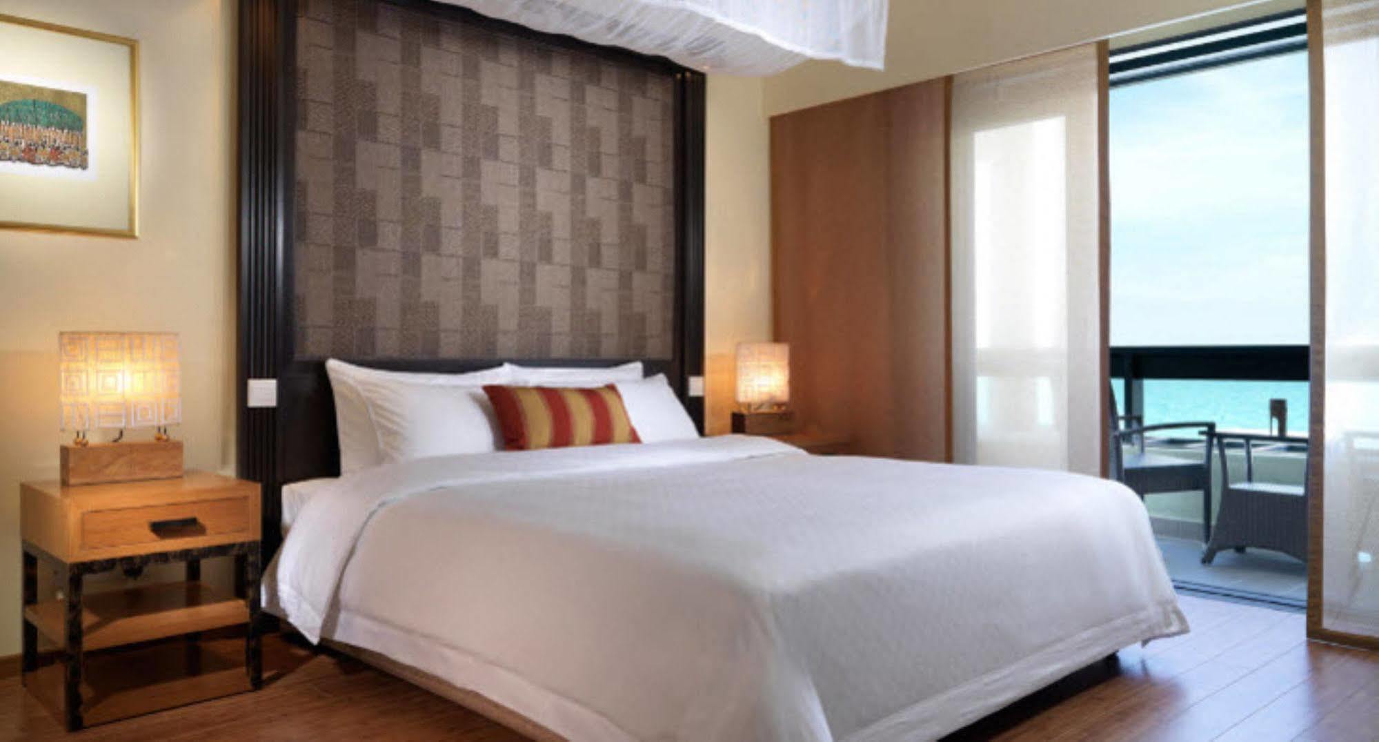 关丹凯悦酒店 外观 照片 A bedroom at the W Maldives